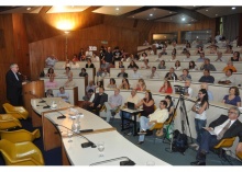 Apresentação do Reitor Prof. Pe. Josafá Carlos de Siqueira S.J. Fotógrafo Antônio Albuquerque. Acervo Núcleo de Memória.