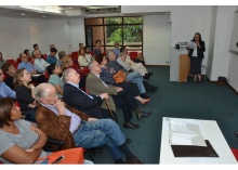 Aula Magistral da Profa. Maria Clara Bingemer, no Auditório Amex/IAG. Fotógrafo Antônio Albuquerque. Acervo Núcleo de Memória.