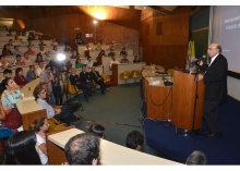 Palestra de Henrique Meirelles, no Auditório do RDC. Fotógrafo Antônio Albuquerque. Acervo Núcleo de Memória.