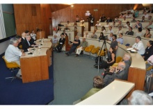 O Reitor Prof. Pe. Josafá S.J. durante a solenidade, no Auditório do RDC. Fotógrafo Antônio Albuquerque. Acervo Núcleo de Memória.