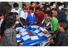 Oficina de Matemática com alunos do Ensino Fundamental. Fonte: site da CCEAD.