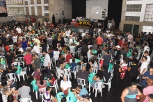 Confraternização de Natal no Ginásio Poliesportivo. Fotógrafo Antônio Albuquerque.