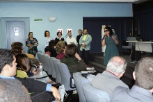 Durante o evento, a professora Monica Baptista Campos (TEO) apresenta o livro Santa Teresa: mística para o nosso tempo. Fotógrafa Camille Valbusa. Acervo do Projeto Comunicar. 