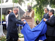 Inauguração do busto do Padre Antônio Vieira. Fotógrafo Antônio Albuquerque. Acervo do Núcleo de Memória.