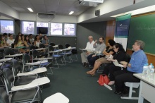 Participantes da mesa redonda no Auditório F300. Fotógrafo Antônio Albuquerque. Acervo do Núcleo de Memória.