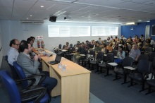 Uma das mesas do evento, realizado no Auditório B8. Fotógrafo Antônio Albuquerque. Acervo do Núcleo de Memória.