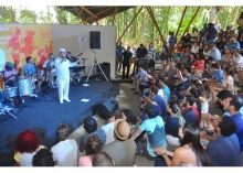 Apresentação de Monarco no Anfiteatro Junito Brandão. Fotógrafo Antônio Albuquerque. Acervo Núcleo de Memória.