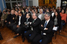 Os professores homenageados e alguns dos convidados: Pe. Mário de França Miranda S.J., Prof. Silva Mello, Prof. Júlio Diniz, Prof. Claudio Magalhães, Prof. Luiz Antonio Luzio Coelho, Prof. Luiz Camillo Osorio, Profa. Maura Iglésias e Prof. Maurício Nogueira Frota. Fotógrafo Antônio Albuquerque.