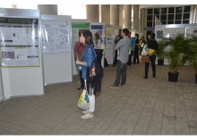 Exposição de pôsteres em frente ao Auditório Padre Anchieta. Fotógrafo Antônio Albuquerque. Acervo Núcleo de Memória.