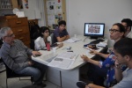 O Prof. Eduardo Jardim, à esquerda, e a equipe do Núcleo de Memória. Fotógrafo Antônio Albuquerque. Acervo do Núcleo de Memória.